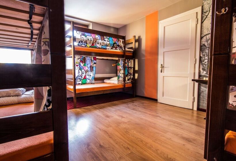 共用房间的床, Top Hostel Pokoje Gościnne