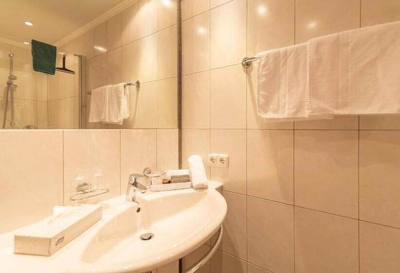 Апартаменты 3 Спальни, Garni Martina