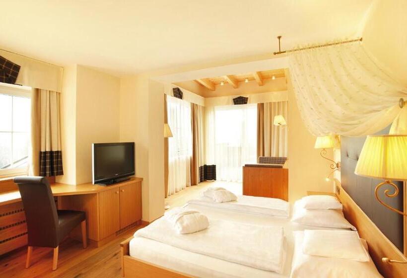 Номер Superior с Балконом, Albion Mountain Spa Resort Dolomites