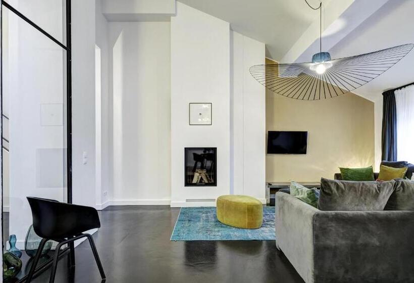 سوئیت پنت هاوس, Gorki Apartments
