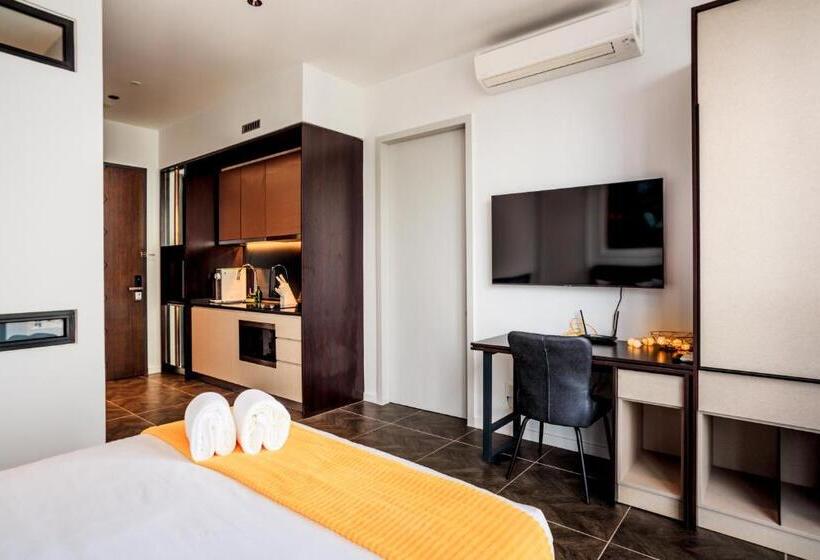 استودیوی لوکس, Star Residence Klcc