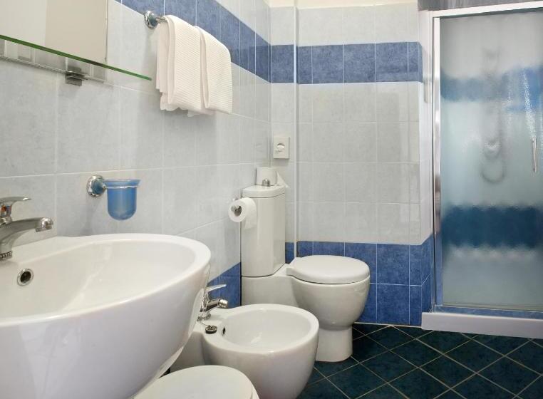 Standard Room, Frank