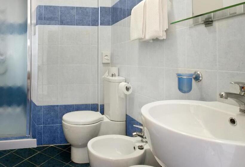 Standard Triple Room, Frank