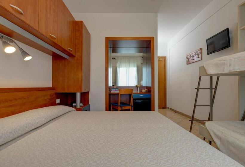 Standard Triple Room, Frank