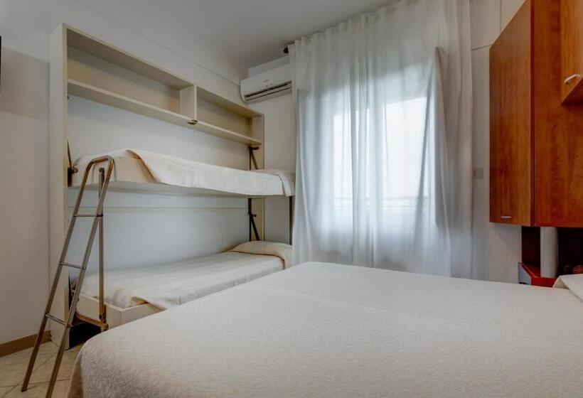 Economy Family Suite, Frank