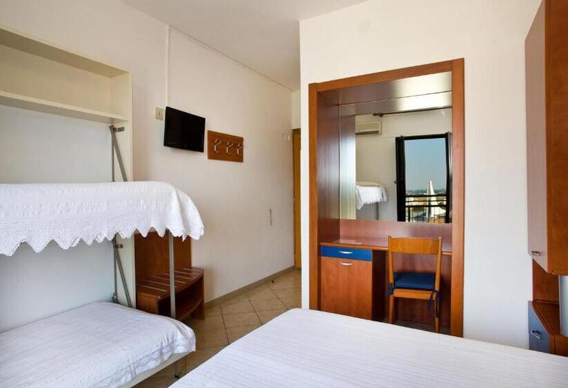 Economy Family Suite, Frank