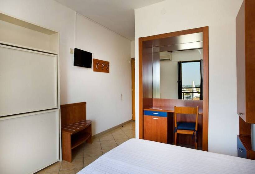 Standard Room, Frank