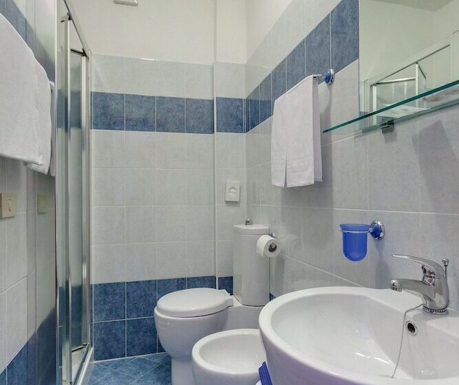 Standard Triple Room, Frank