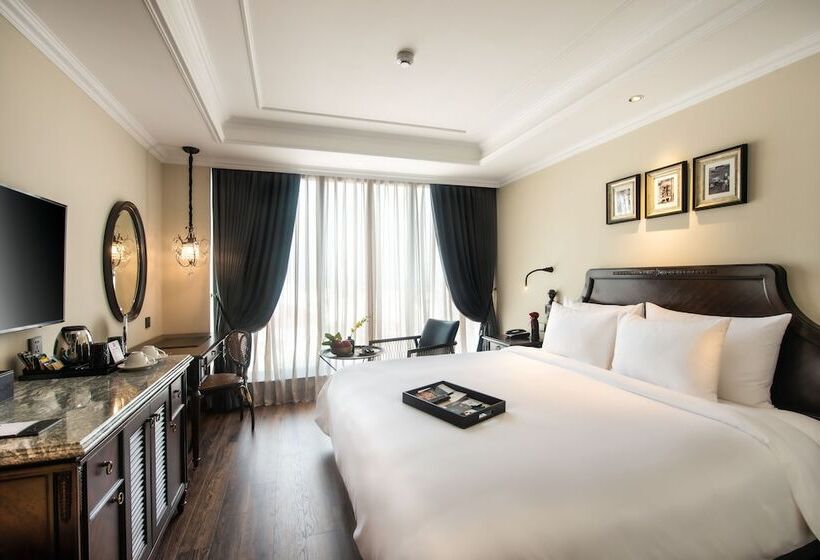 اتاق اجرایی, La Siesta Classic Ma May