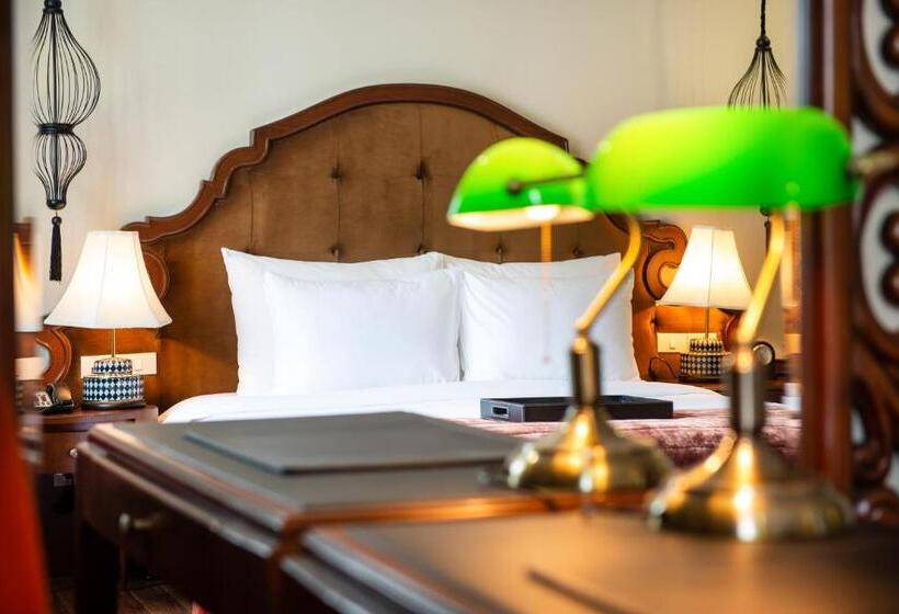 سوییت جونیور کلاب, La Siesta Classic Ma May