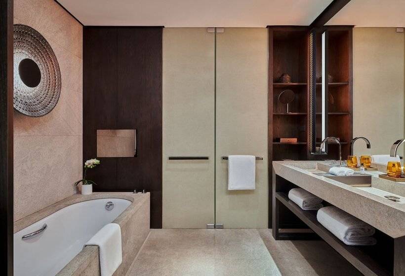 Номер Клуб, Hyatt Regency Wuhan Optics Valley