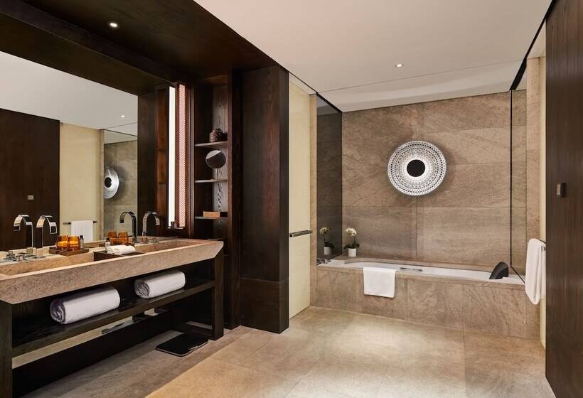 Люкс, Hyatt Regency Wuhan Optics Valley