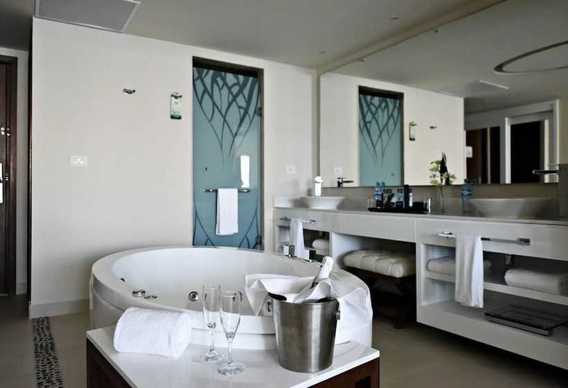جناح ديلوكس مطل على البحر, Royalton Riviera Cancun, An Autograph Collection - All Inclusive Resort & Casino