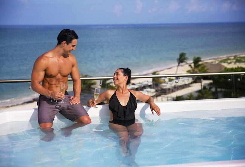 جناح ديلوكس مطل على البحر, Royalton Riviera Cancun, An Autograph Collection - All Inclusive Resort & Casino
