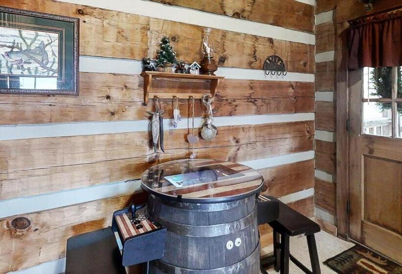 标准工作室, Misty View Cabin