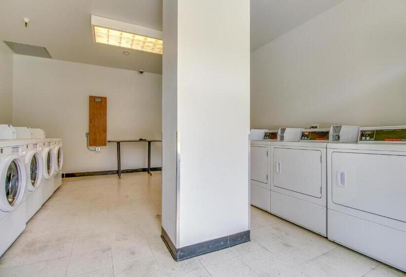 Дом 1 Спальня, Village Square Room #633