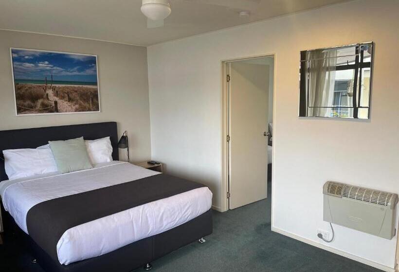 سوییت سوپریور, Academy Motor Inn