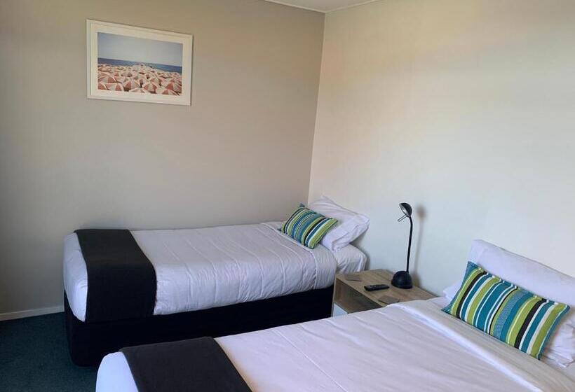 سوئیت 2 خوابه, Academy Motor Inn