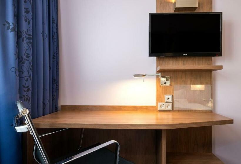 اتاق استاندارد, Holiday Inn Express Friedrichshafen, An Ihg