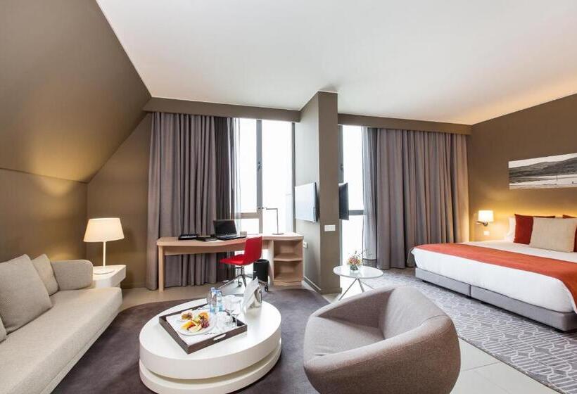سوییت جونیور با چشم‌انداز دریا, Noom Hotel Conakry