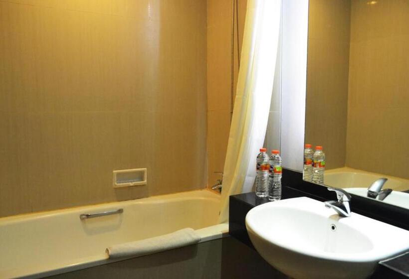 Cameră Club, Grand Cakra Hotel Malang