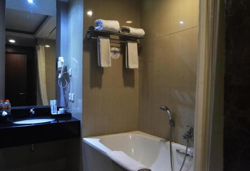 Junior Suite, Grand Cakra Hotel Malang