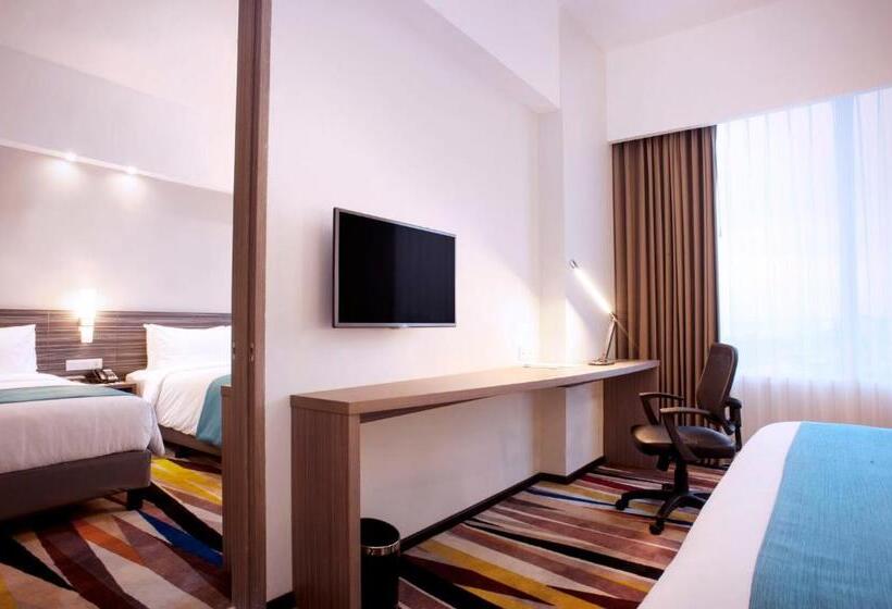 带城市景观的标准间, Holiday Inn Express Surabaya Centerpoint, An Ihg