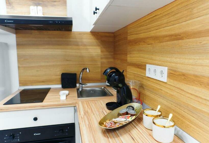 استودیوی لوکس, Bella House Apartaments
