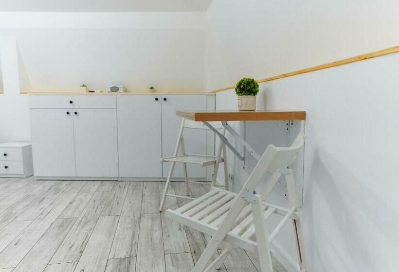 استودیوی لوکس, Bella House Apartaments