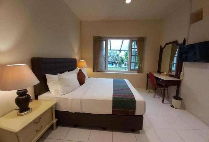 اتاق استاندارد با تخت بزرگ, Indah Palace Tawangmangu