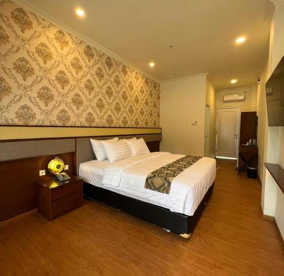 اتاق لوکس با تخت بزرگ, Indah Palace Tawangmangu