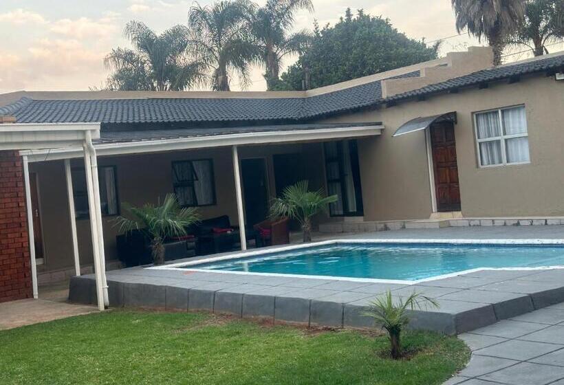 استودیو استاندارد با چشم‌انداز استخر, Horizon Bed And Breakfast