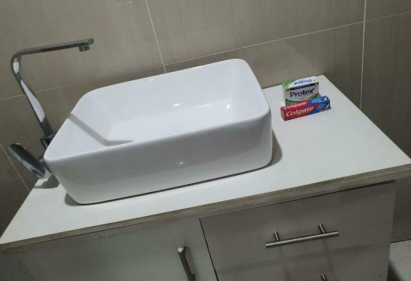 스탠다드 룸, Single Room With Shared Kitchen And Living Room