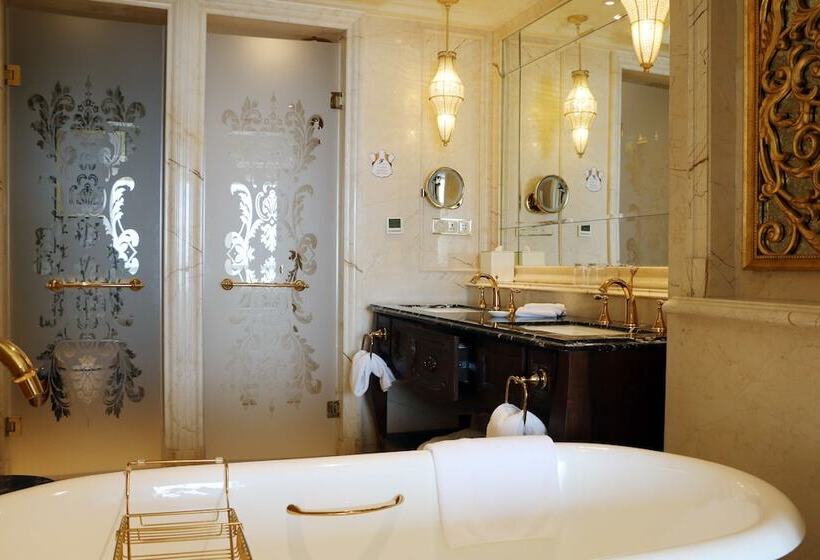 Номер Deluxe Вид на Море, The Castle Hotel, A Luxury Collection Hotel, Dalian
