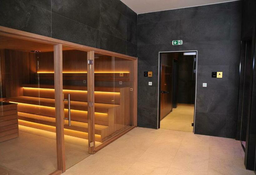 استودیو استاندارد با چشمانداز, Family Apart Woodside