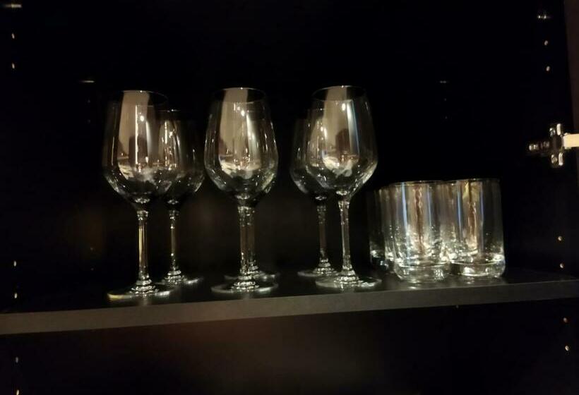 استودیو استاندارد با چشمانداز, Family Apart Woodside