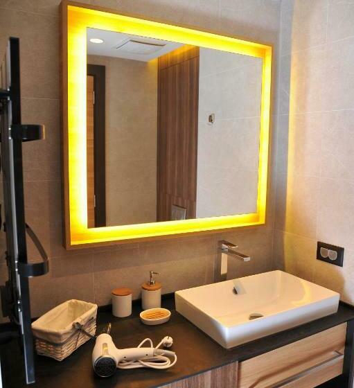 استودیوی استاندارد, Family Apart Woodside