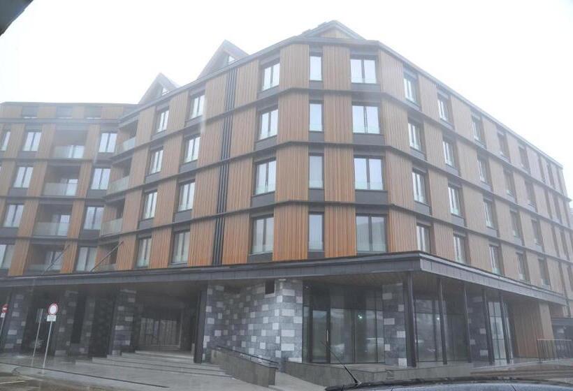 استودیوی استاندارد, Family Apart Woodside