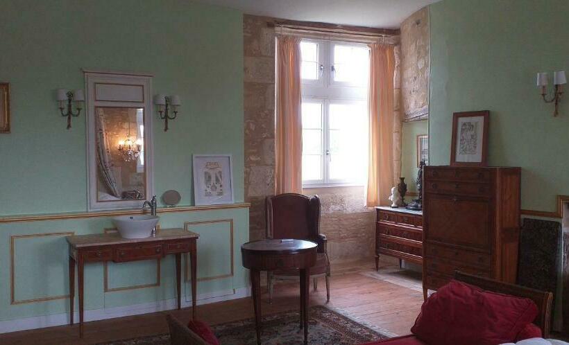 Номер Стандарт, Chambre Louis Xvi Au Château De Champagne Mouton