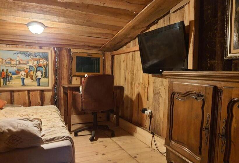 اتاق استاندارد, La Cabane, Petite Chambre Agréable Chez L Habitant, Maison Toute En Bois
