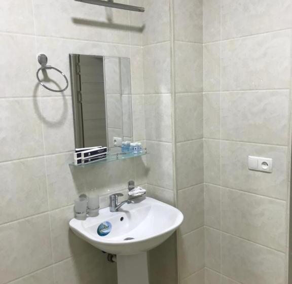 اتاق استاندارد سه نفره, Mazza