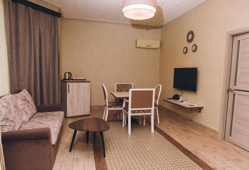 اتاق استاندارد چهار تخته, Vogue Hotel Resort And Spa   Nabran
