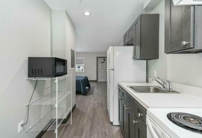 디럭스 스튜디오, Ocala Suites