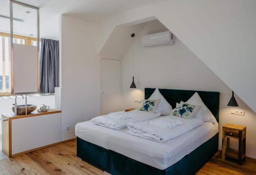 Апартаменты 1 Спальня Вид на Бассейн, Weinberg Chalet 2