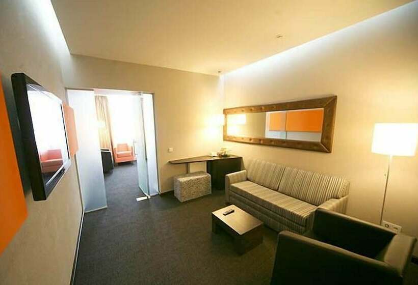 سوییت سوپریور, City Park Hotel By Chm