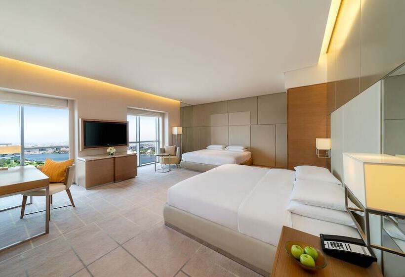 Семейный Номер, Hyatt Regency Dubai Creek Heights