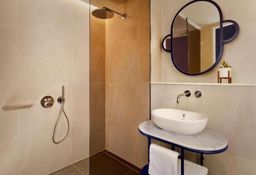 Номер Стандарт, Art Otel London Battersea Power Station, Powered By Radisson Hotels