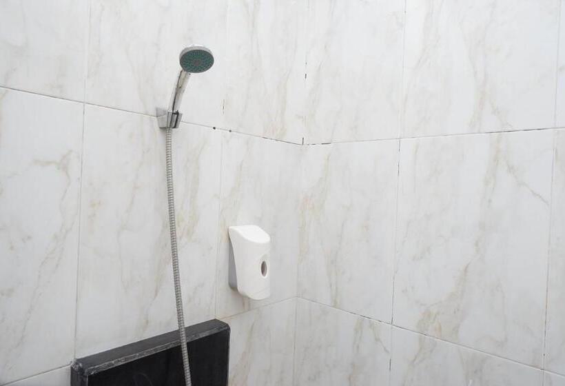 غرفة سوبيريور, Urbanview Hotel Artama Simpang Lima By Reddoorz