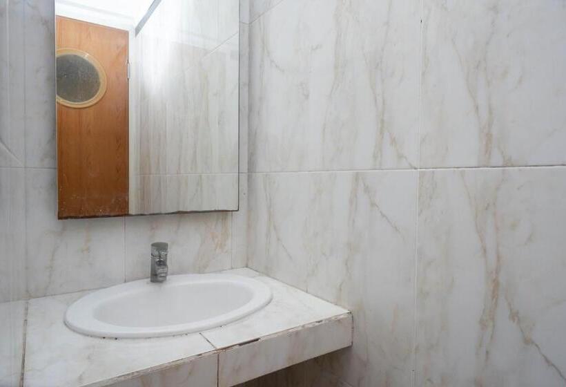غرفة ديلوكس, Urbanview Hotel Artama Simpang Lima By Reddoorz