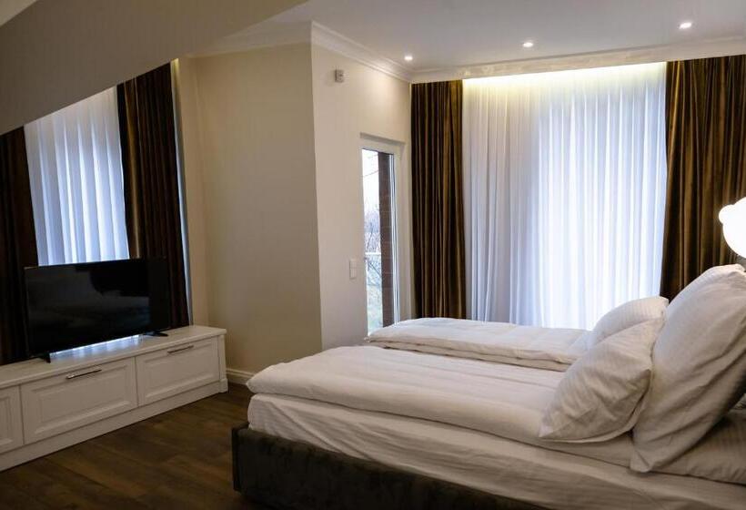 اتاق لوکس, Casa Viilor